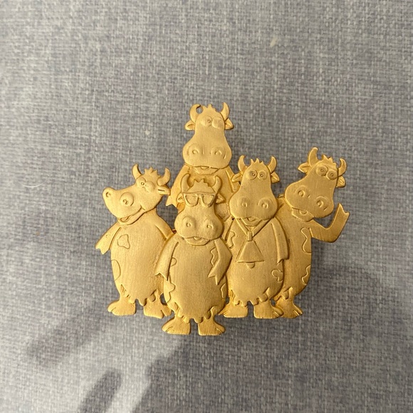 JJ COW pin. Gold tone. VG used condition. - Picture 1 of 6